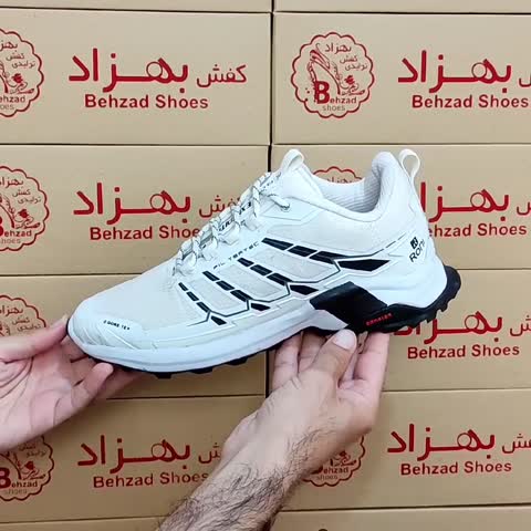 کتونی roni مردانه پسرانه سایز 41 تا 44 رنگ سفید مشکی زیره پیو کفی طبی کف دوخت لژ چهار و نیم سانتی رویه بافت خارجی