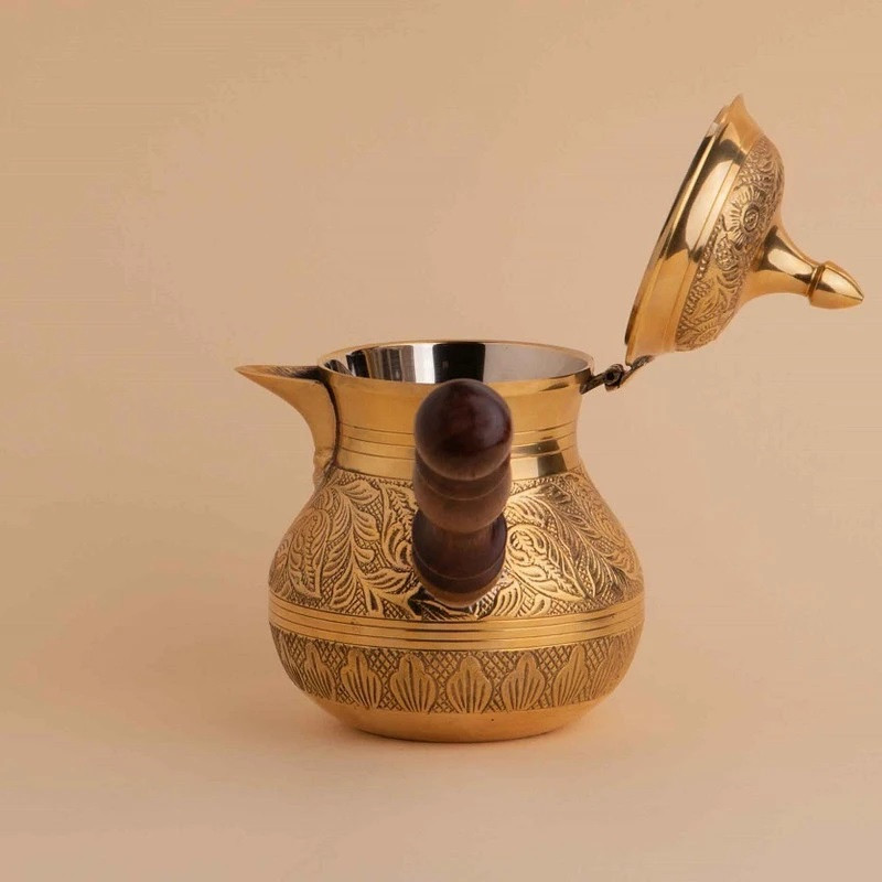قهوه جوش برنجی مدل درب دار دسته چوبی