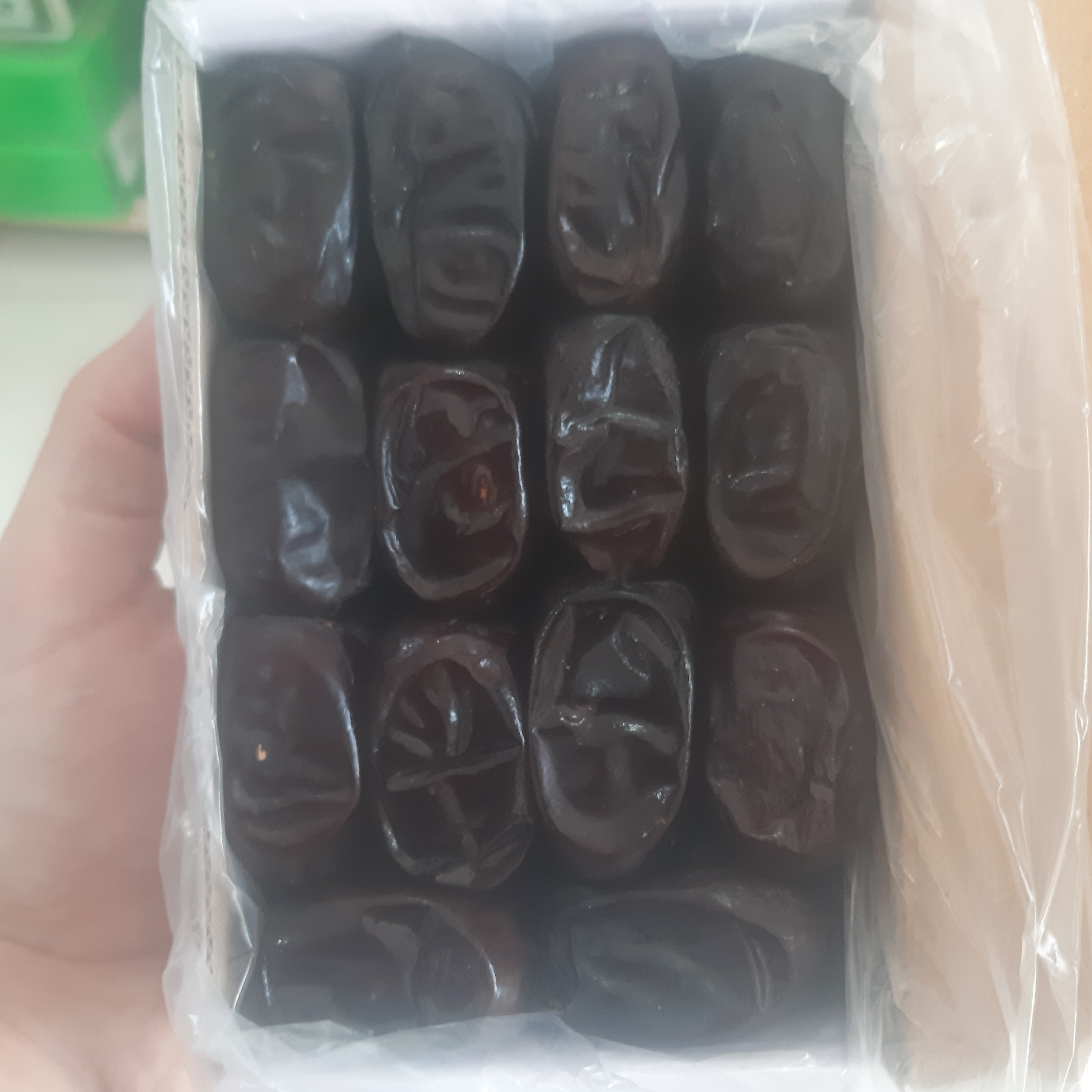 رطب مضافتی بم لوکس 650 گرم 