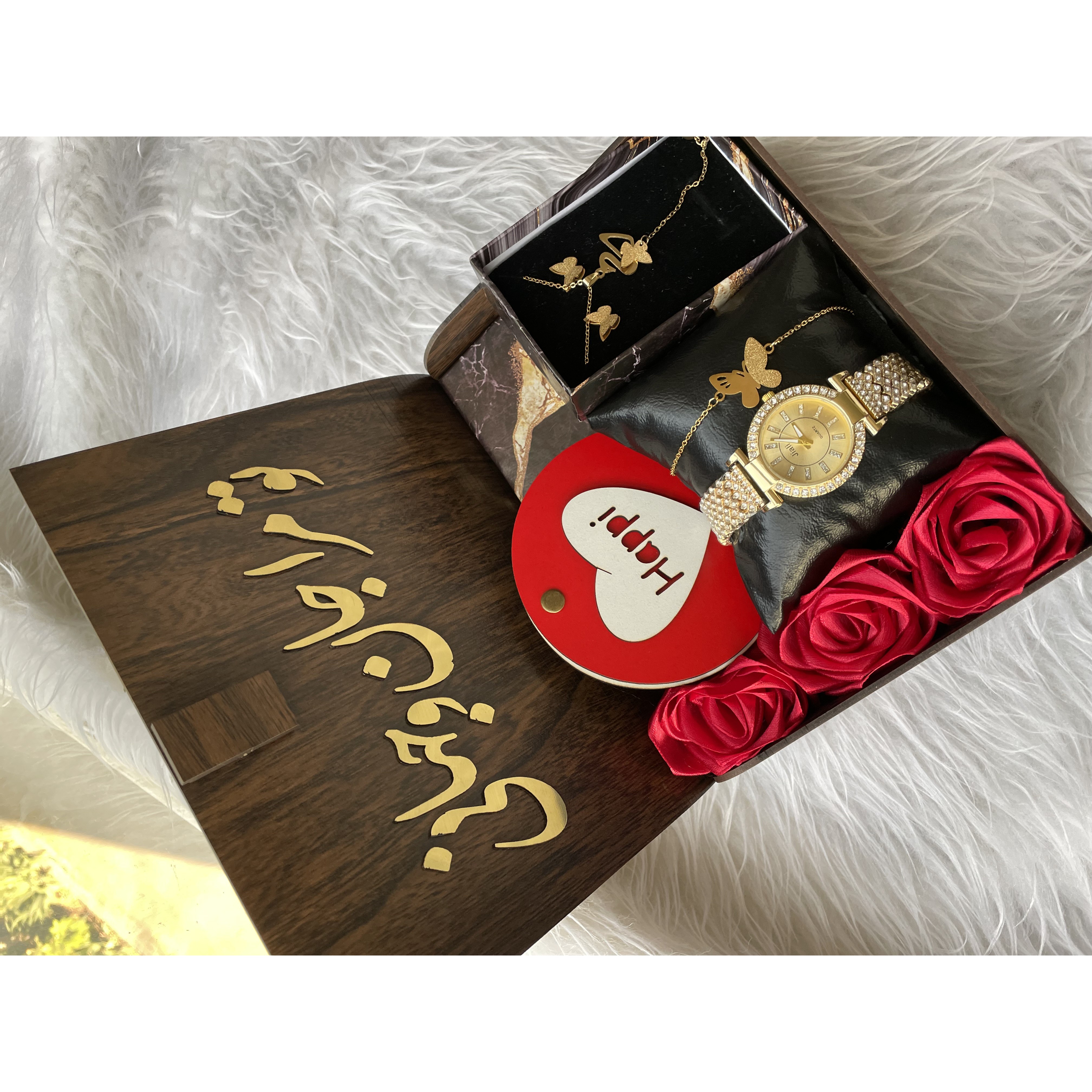 پک هدیه زنانه و دخترانه ساعت نگینی و نیم ست پروانه ای شیک باکس چوبی با متن