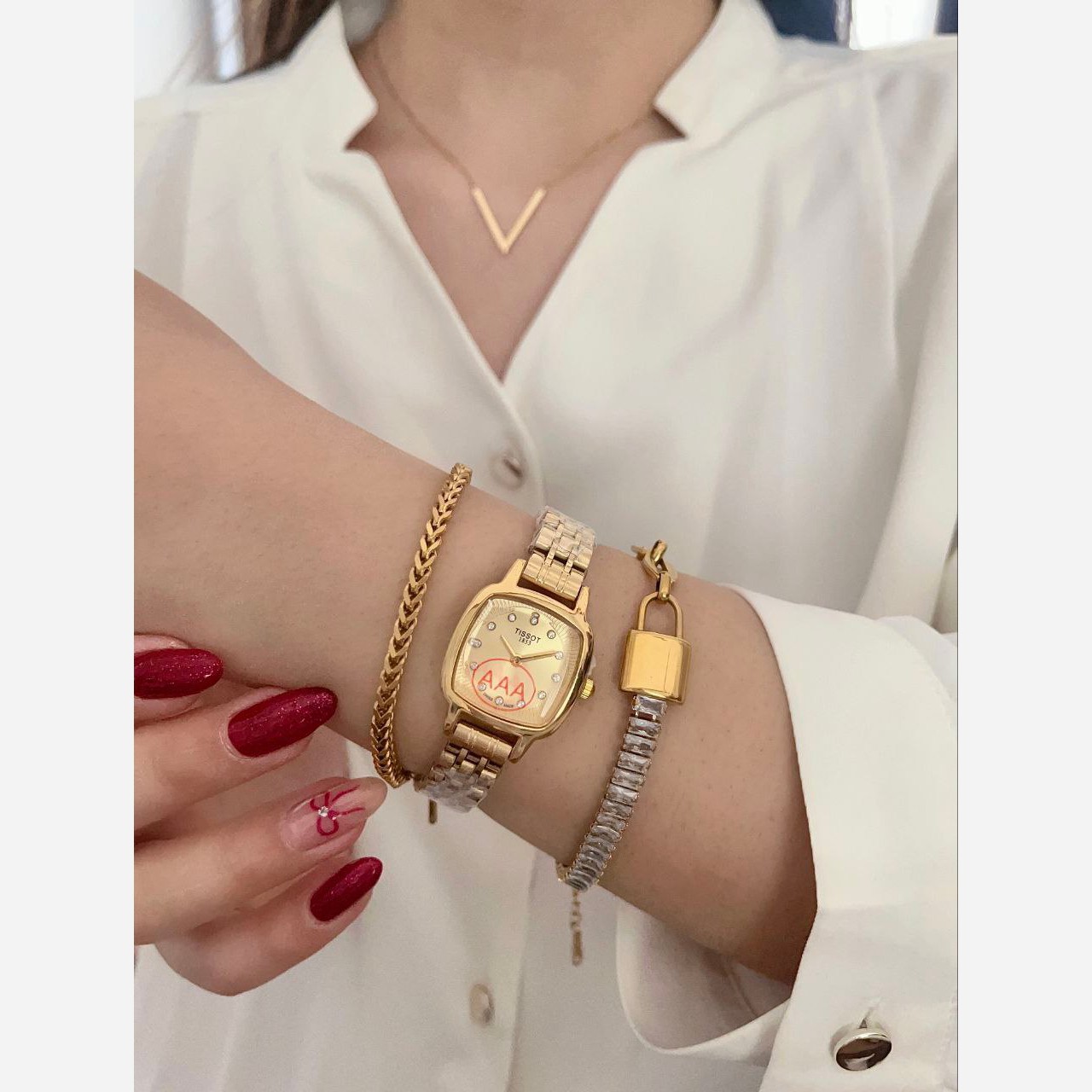 ساعت مچی زنانه تیسوت TISSOT بند استیل طلایی صفحه طلایی ضدآب شیک وجذاب
