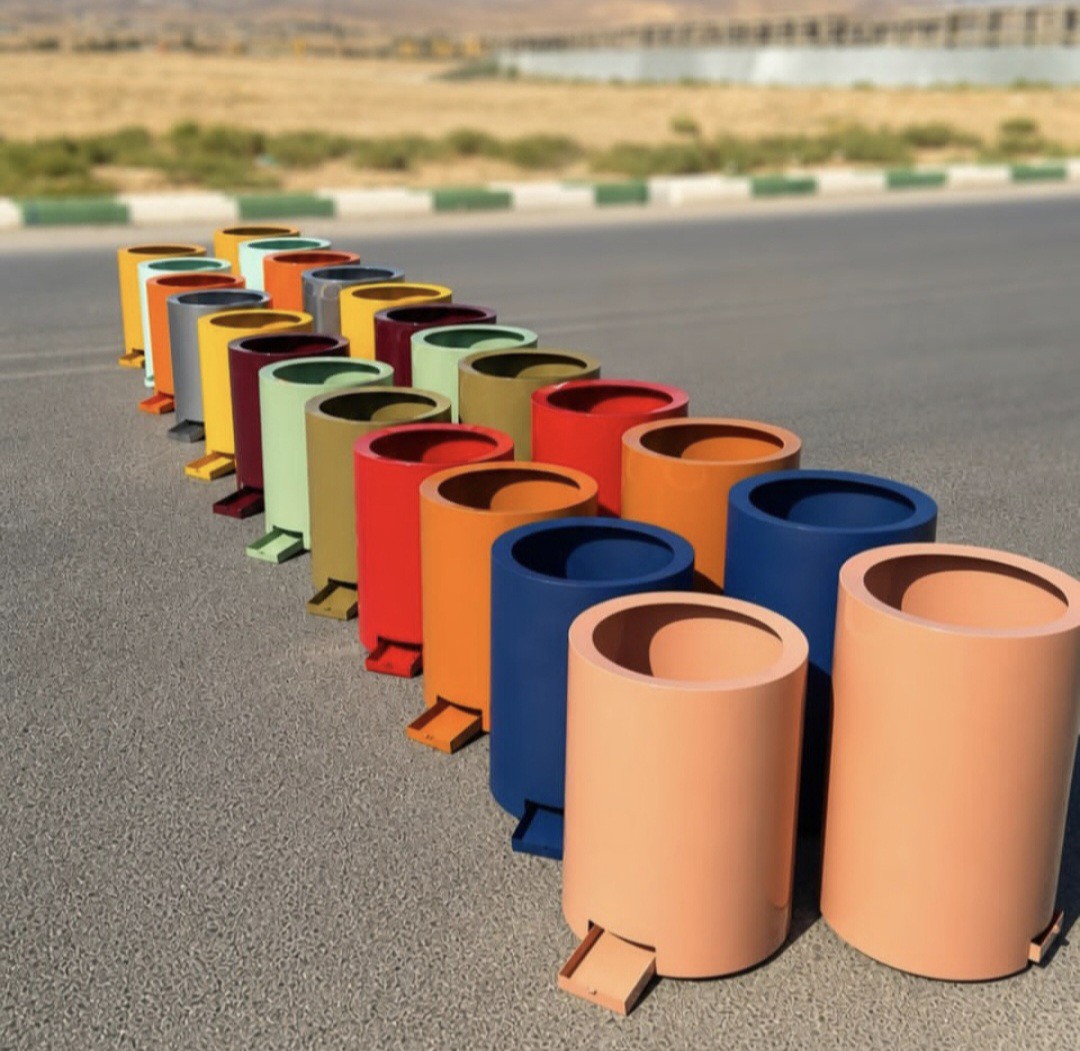 گلدان استوانه ای فلزی قطر 50 سانتیمتر - چرخدار - زیرگلدانی کشویی - ورق 1 میل - رنگ کوره ای