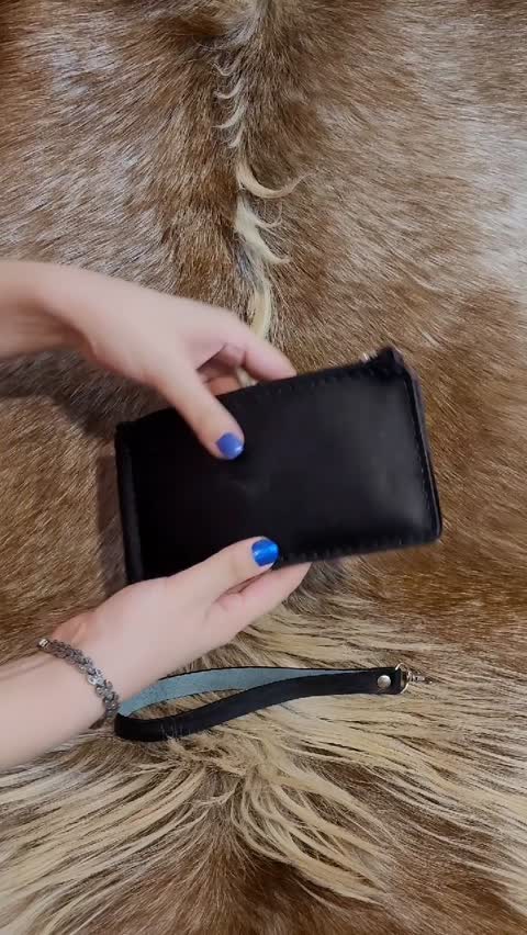 کیف سه کاره مچی چرم طبیعی تولید شده با چرم طبیعی گاوی مناسب برای موبایل کارت بانکی و وجه نقد تمام دست دوز از برند دال