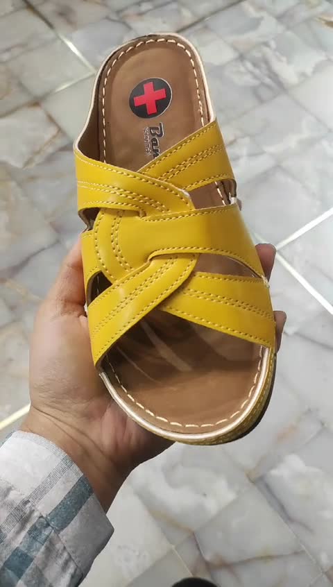صندل طبی زنانه دارای پد خار پاشنه 