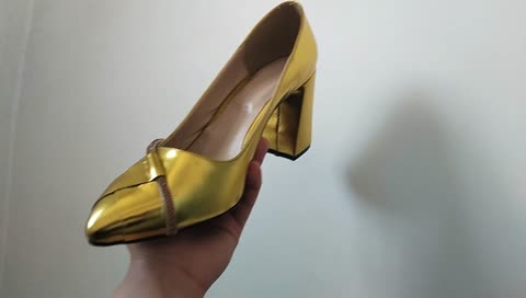 کفش طلایی زنانه چرم پاشنه پنج و سه سانت