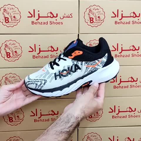 کتونی Hoka مردانه پسرانه رویه بافت خارجی سایز 41 تا 44 رنگ سفید زیره پیو کفی طبی کف دوخت لژ چهار و نیم سانتی سبک راحت