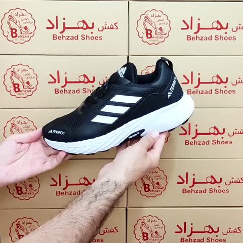 کتونی آدیداس سه خط مردانه پسرانه رنگ مشکی سایز 41 تا 44 کفی طبی کف دوخت زیره پیو لژ چهار سانتی رویه راشل خارجی و فابیلاک