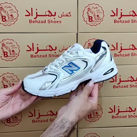 کتونی نیو بالانس مردانه پسرانه زیره پیو سایز 41 تا 44 رنگ سفید کف دوخت لژ چهار و نیم سانتی کفی طبی رویه بافت خارجی و چرم