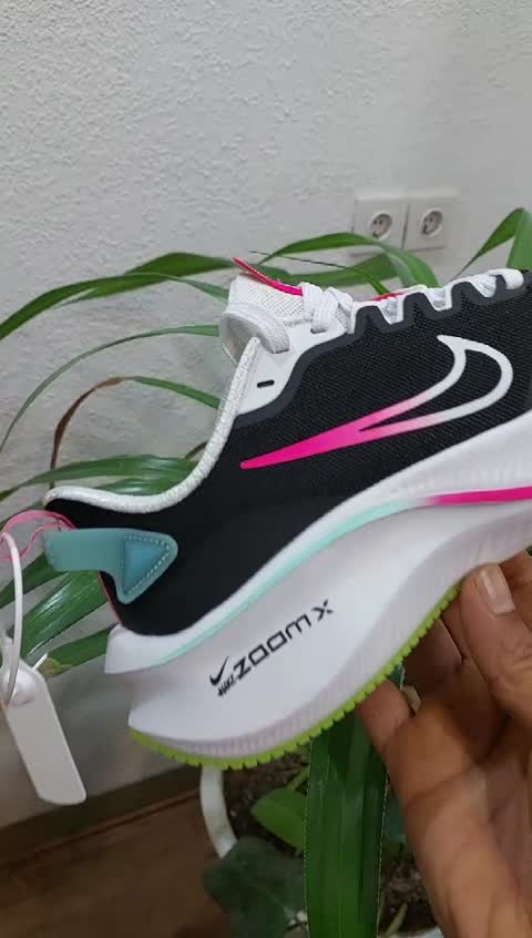کتونی رانینگ نایک زوم ایکس nike zoom x  کیفیت مستر کوالیتی ویتنام رویه خنک و پارچه ای کتونی  نایک لبخندی مشکی سفیدصورتی 