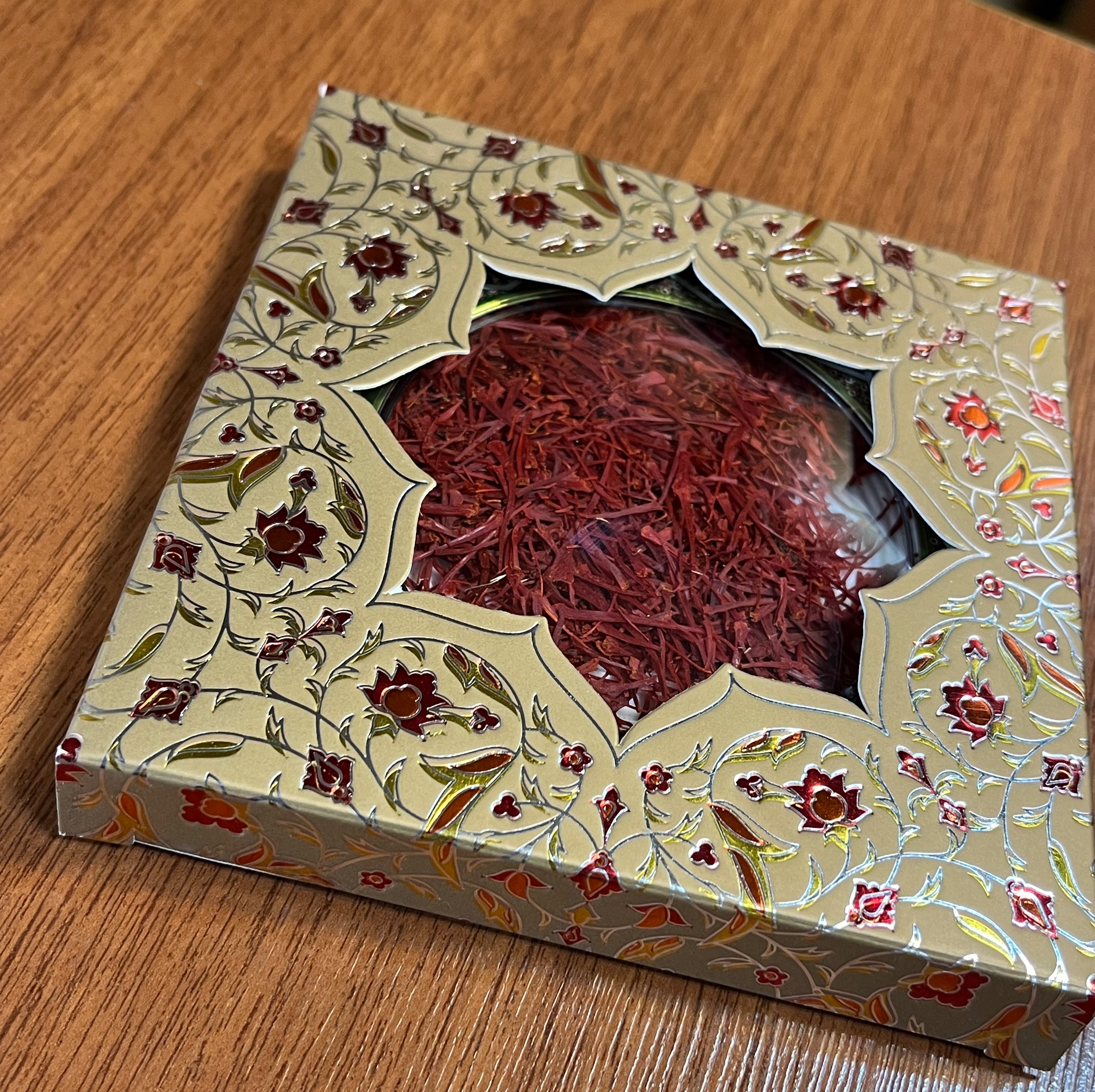 زعفران اعلا امید یک مثقالی با بسته بندی کادویی شیک و صادراتی