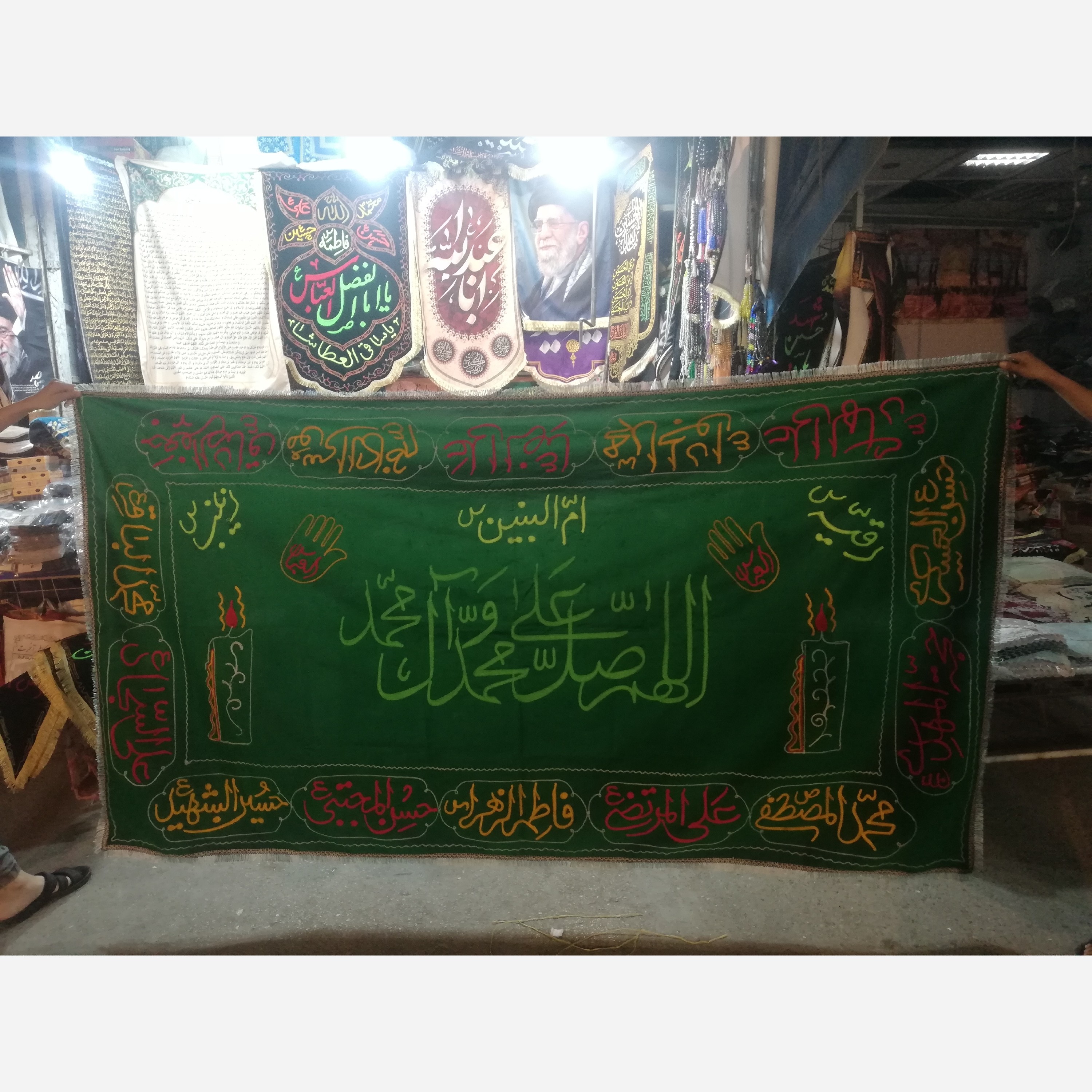 سفره صلوات 3متری قواره بزرگ همراه با 140 عدد تسبیح ریز نمره شیش ارسال میشود