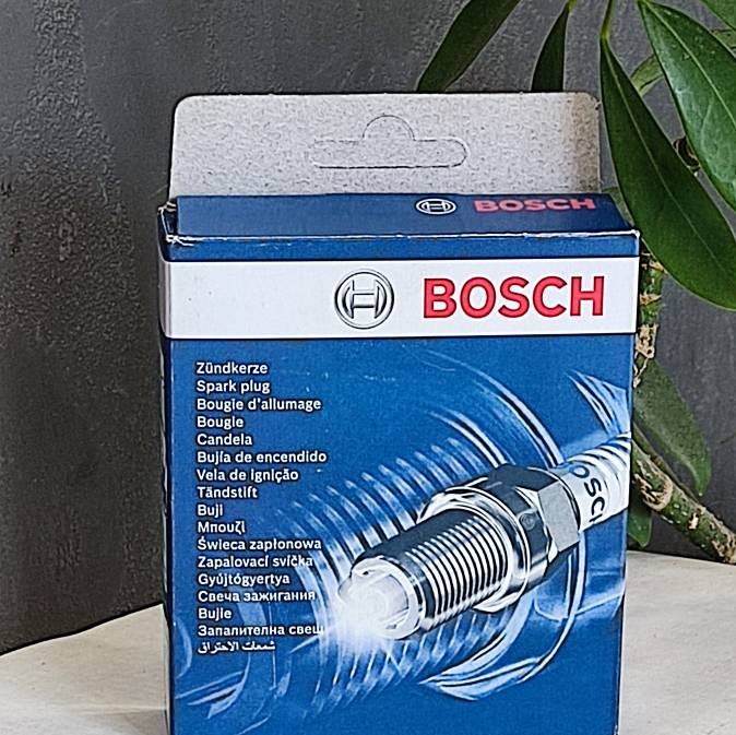 شمع خودرو تک پلاتین پایه کوتاه برند BOSCH 