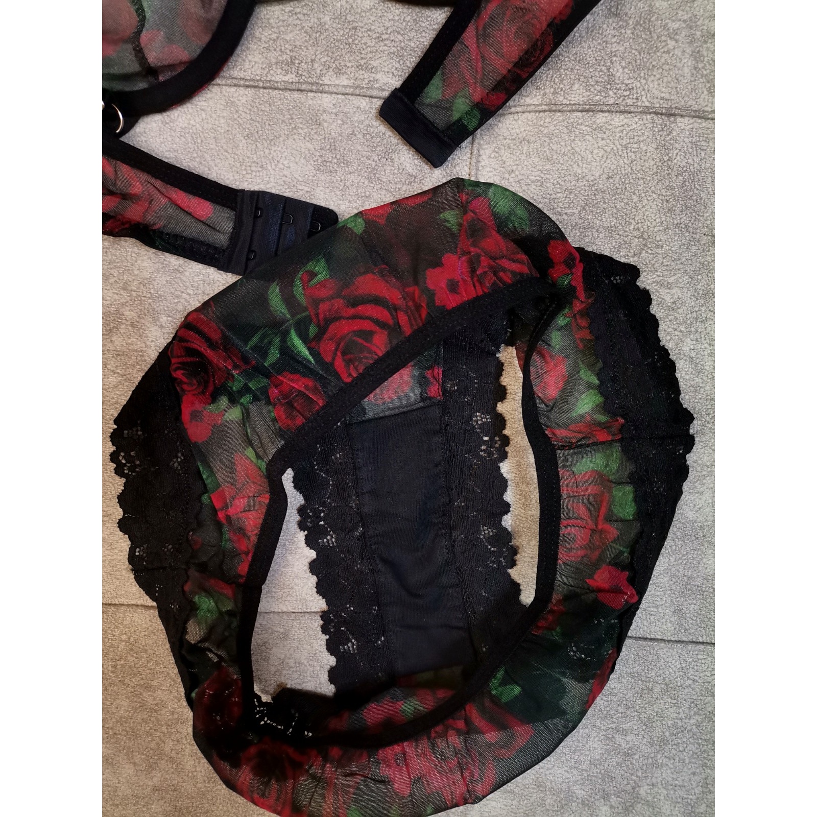 ست کلاسیک فانتزی زنانه دوتکه گل رز سرخ تورحریر سایز 36تا42