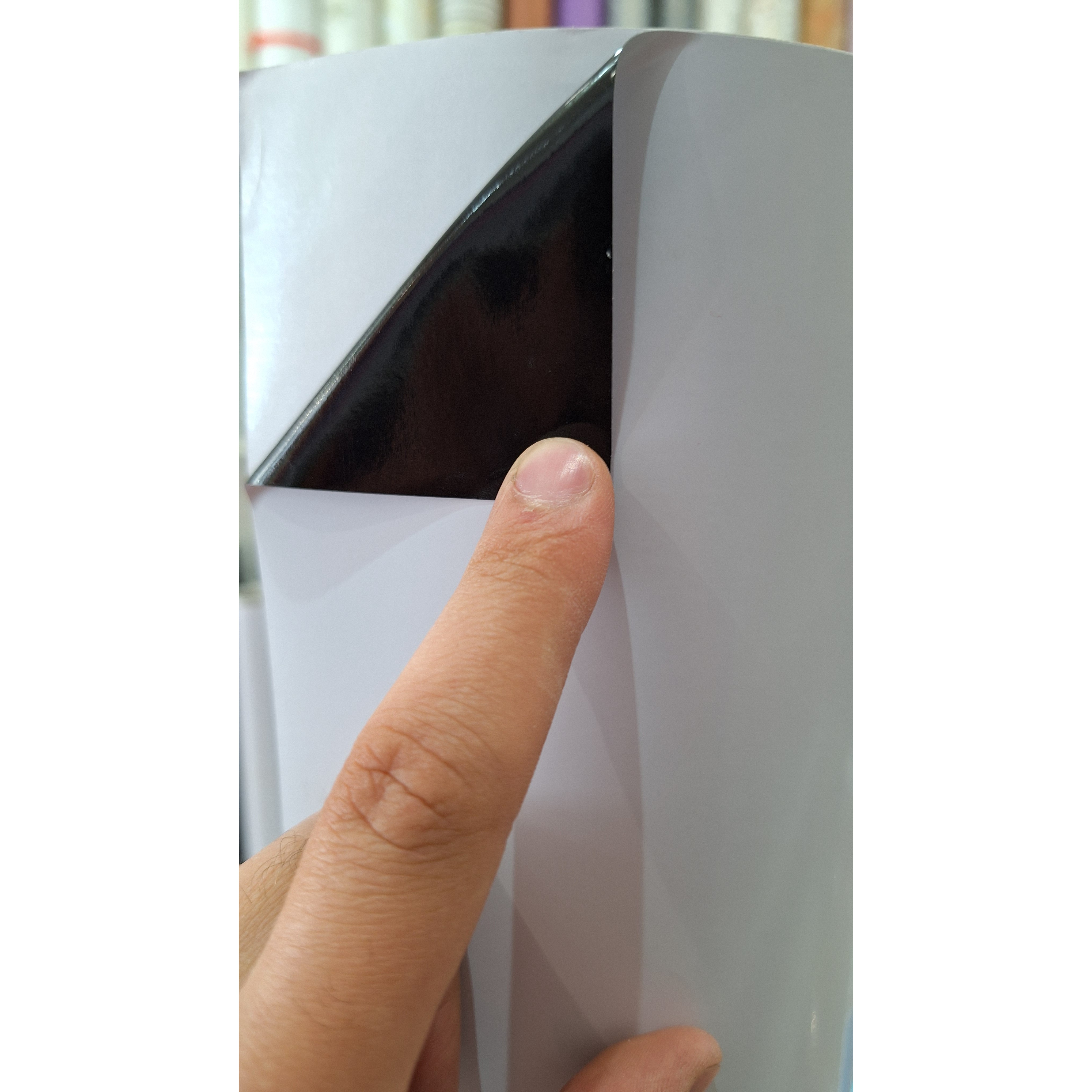 برچسب کابینت سفید نیمه مات پوشش بالادچسب مشکی عرض 60 (مناسب سطوح طرح دار و تیره)