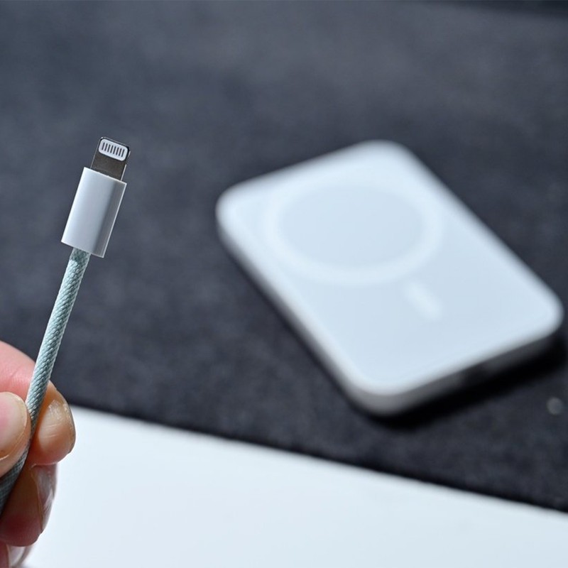 پاوربانک مدل MagSafe ظرفیت 1460 میلی آمپر ساعت