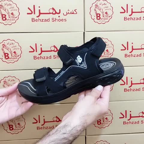 صندل تابستانی مردانه پسرانه رنگ مشکی سایز 40 تا 45 زیره پیو تزریق لژ 3 سانتی رویه چرم صنعتی بند پُشت چسبی 