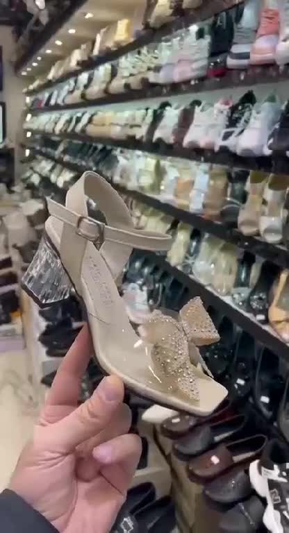 صندل زنانه نگینی پاشنه 6 طلق مشکی با مچبند نگین و طلق شفاف