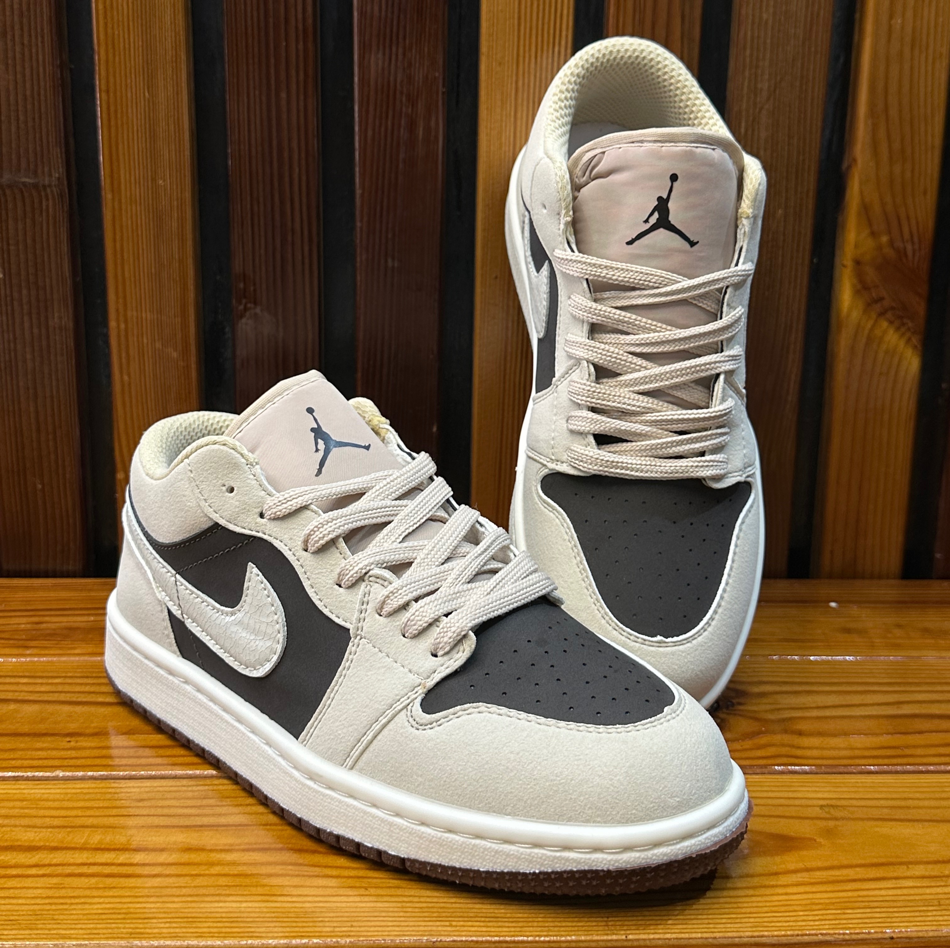 کفش نایک ایر جردن وان کرم قهوه ای (Nike Air jordan1)