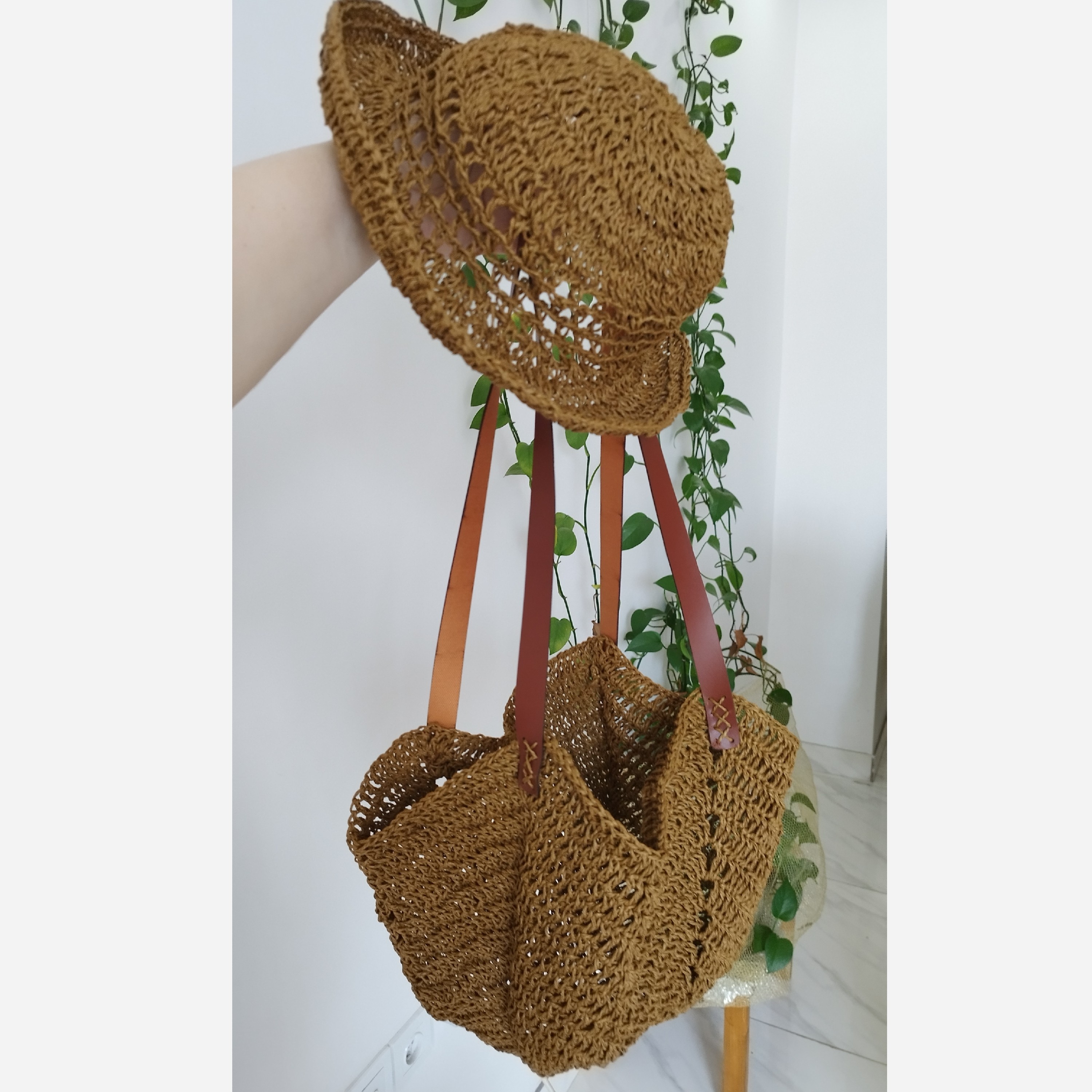 کیف بزرگ لاله رافیا با کلاه قهوه ای 