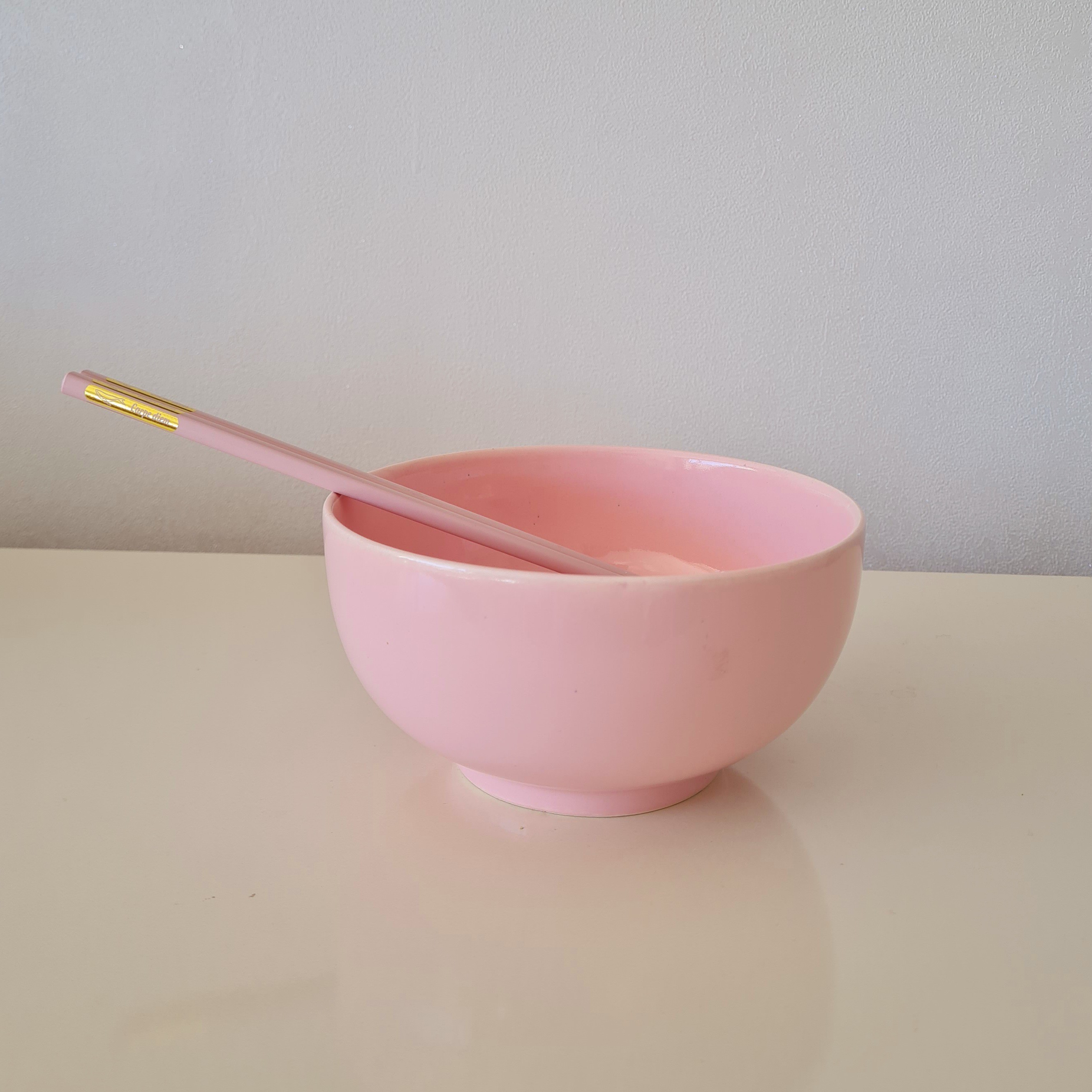 نودل خوری (ست کاسه و چاپستیک)