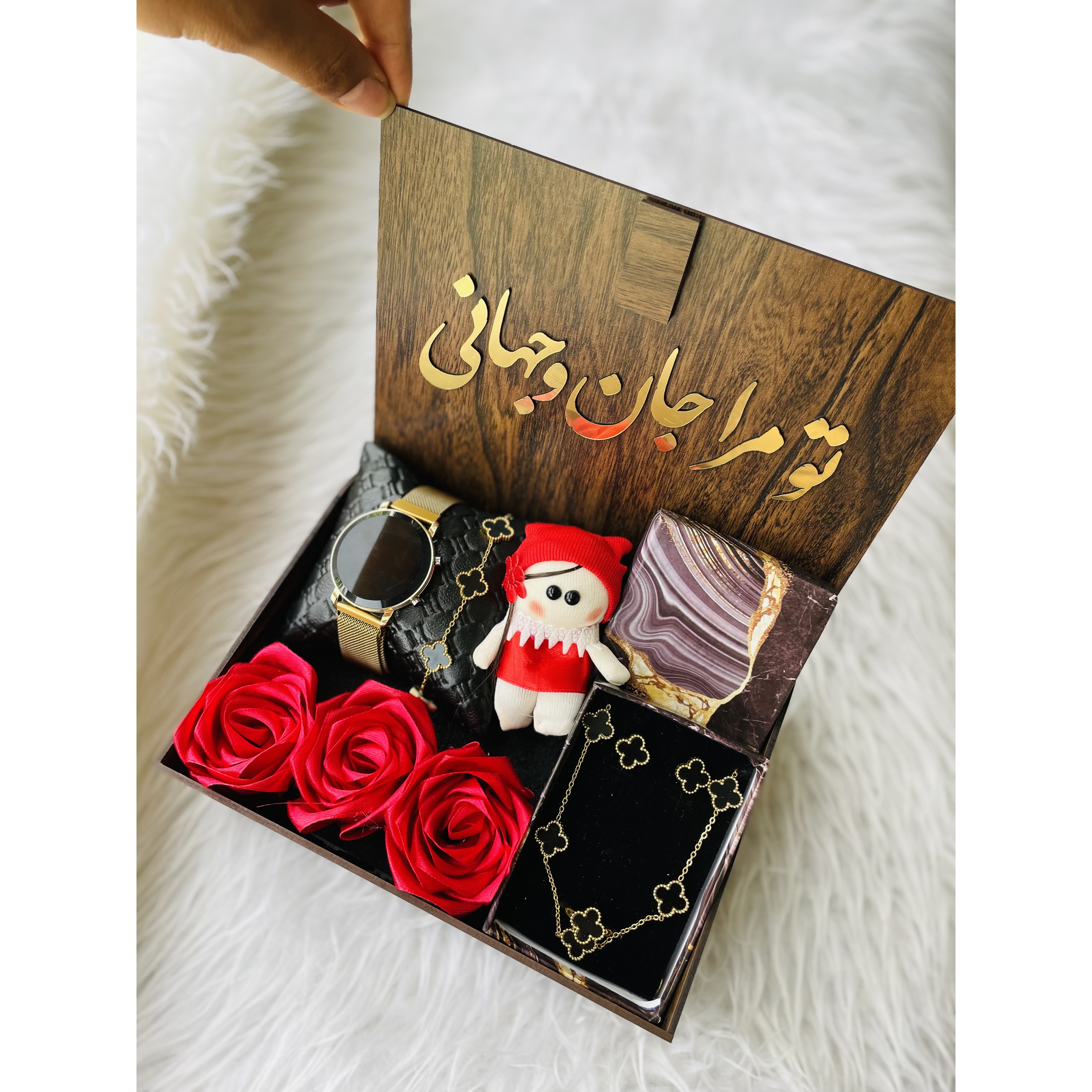 باکس هدیه چوبی زنانه و دخترانه پک کادو شیک ساعت و نیم ست ونکلیف 1