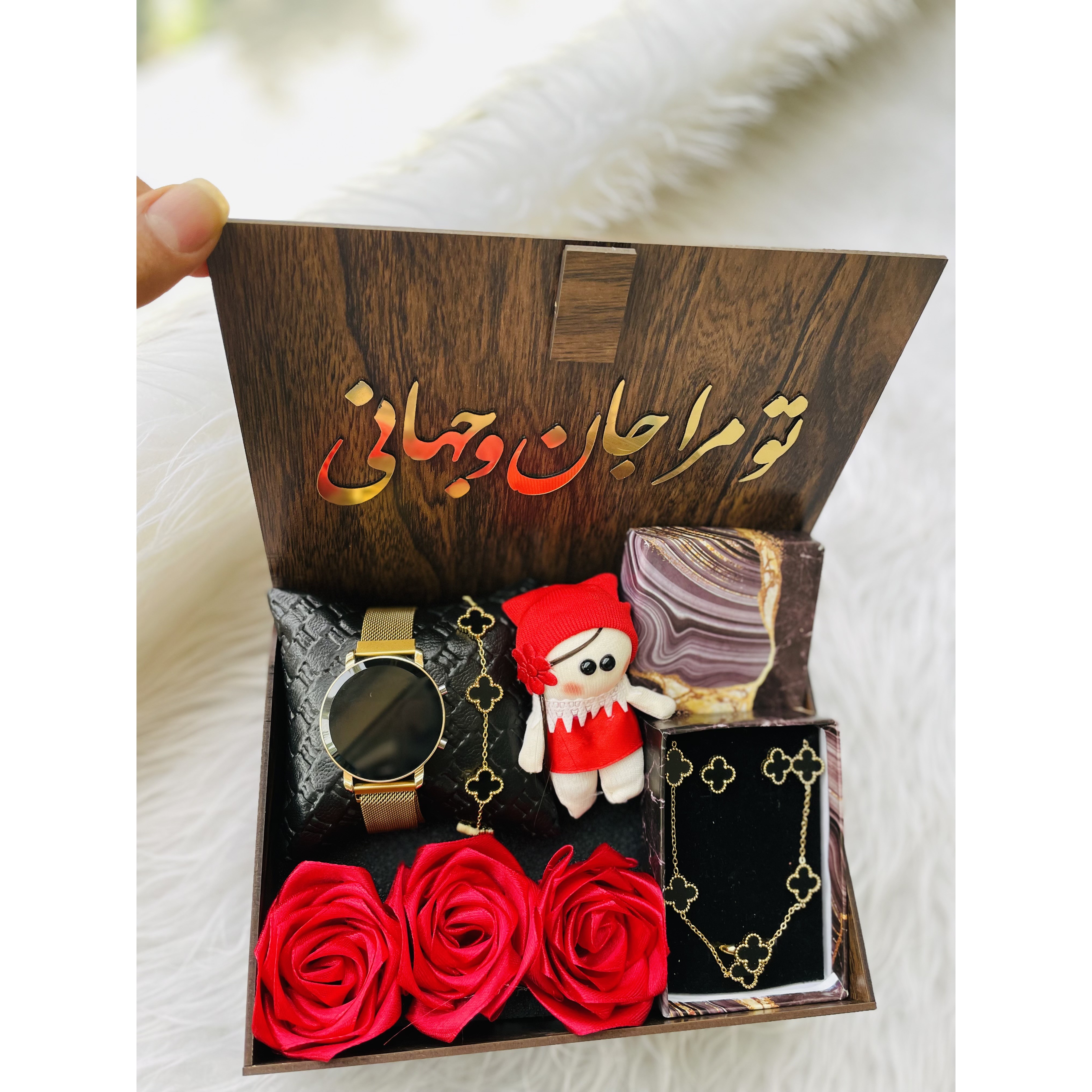 باکس هدیه چوبی زنانه و دخترانه پک کادو شیک ساعت و نیم ست ونکلیف 1