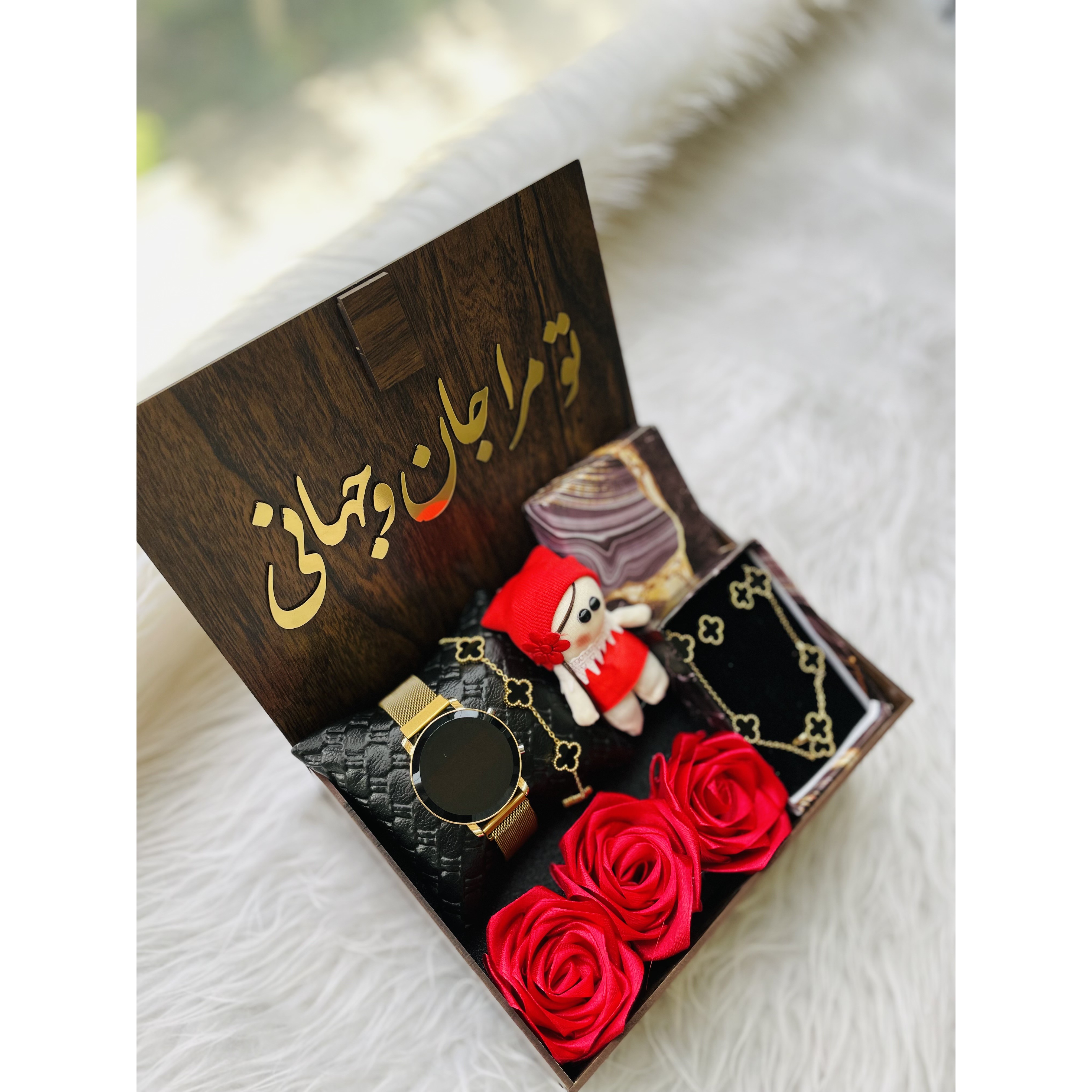 باکس هدیه چوبی زنانه و دخترانه پک کادو شیک ساعت و نیم ست ونکلیف 1