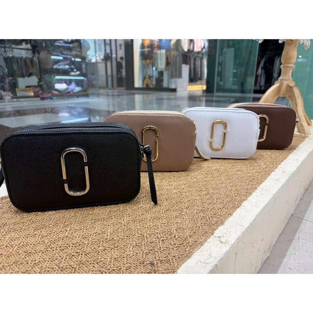کیف جاکوبز با طراحی مینیمال و جذاب