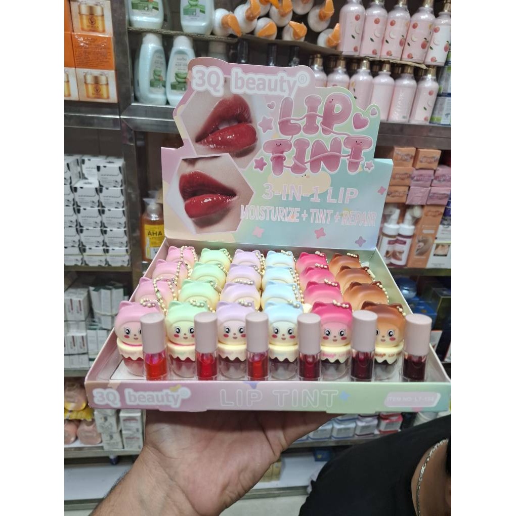 تینت لب عروسکی آویزدار 3Q beauty مشخصات محصول در 6 رنگ کاربردی بافت بسیار سبک بدون حس سنگینی روی لب آبرسان لب بدون پو...