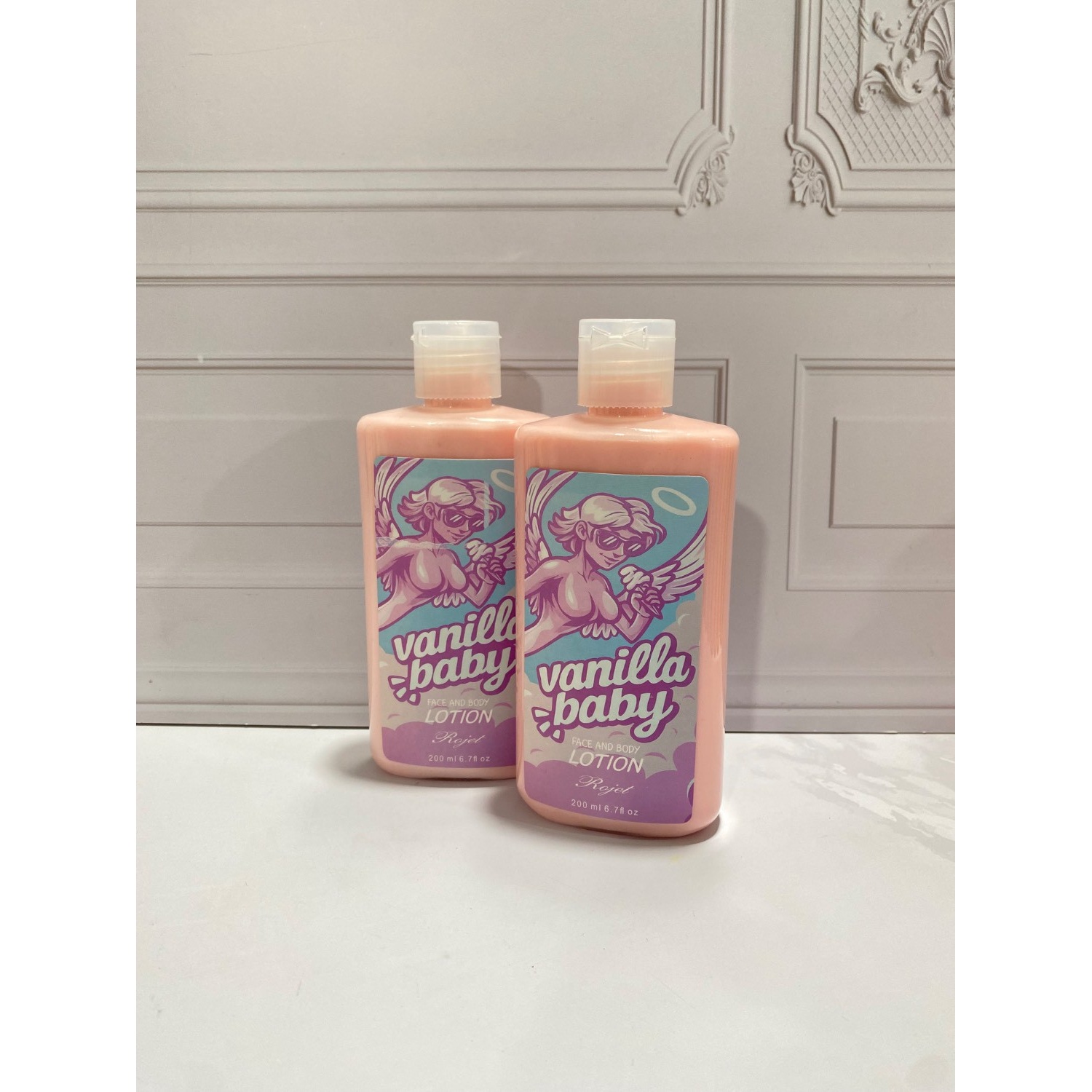 لوسیون صورت و بدن روجت رایحه Vanilla baby