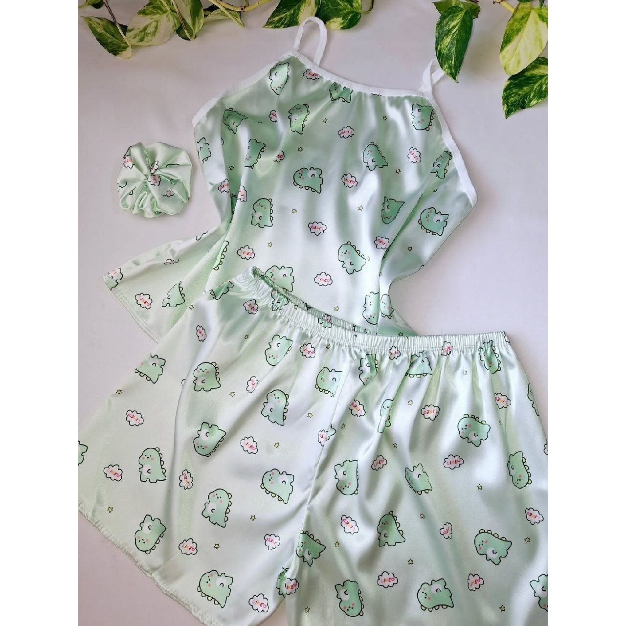 ست تاپ و شلوارک زنانه ساتن عروسکی طرح دایناسور