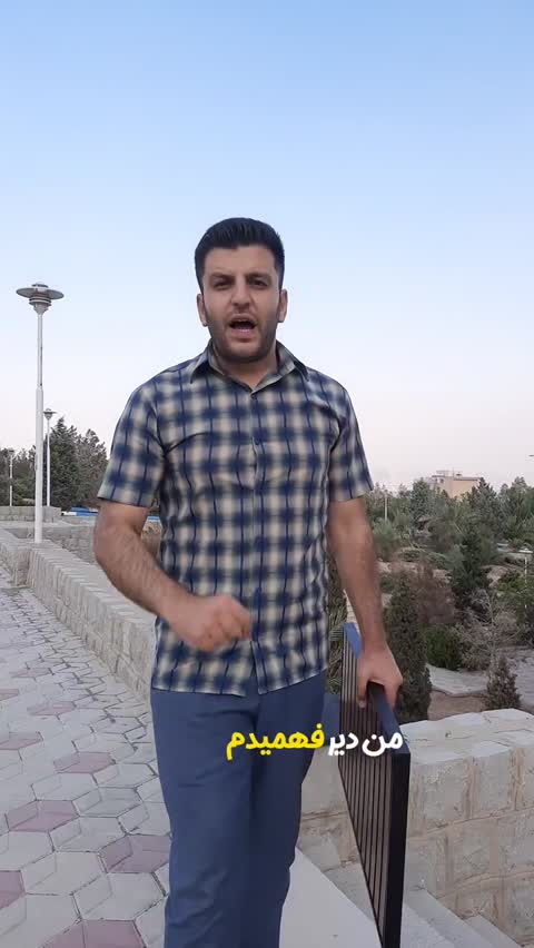 میزتاشو مسافرتی سایزبزرگ طرح ترموال ابعاد 82در58درارتفاع75