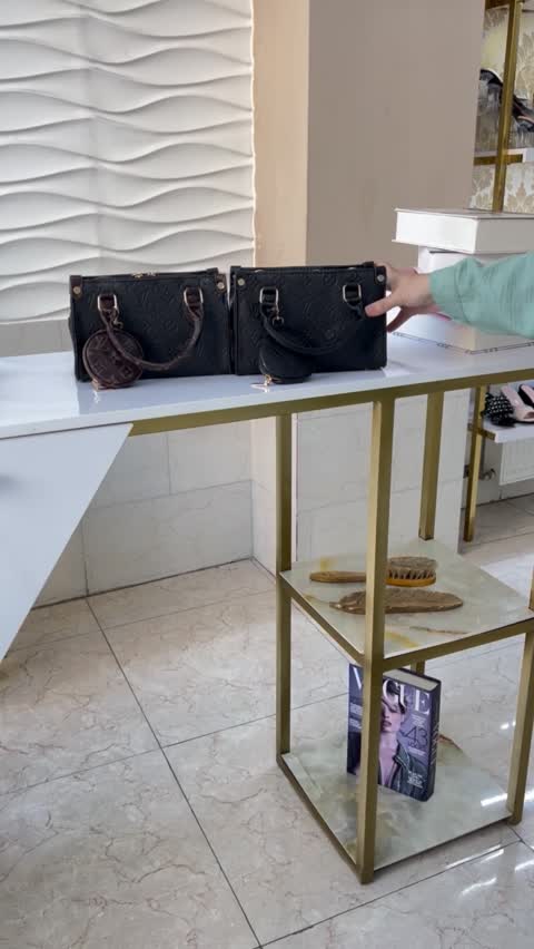 کیف مشکی زنانه طرح ال وی LV دسته دار و بنددار
