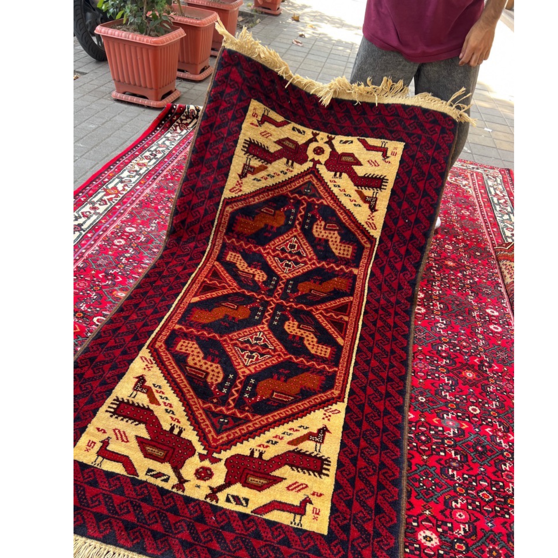 فرش سه متری دستباف ذهنی باف بلوچ /فرش عشایری فرش دستباف قرمز /فرش دستی /فرش بلوچستان