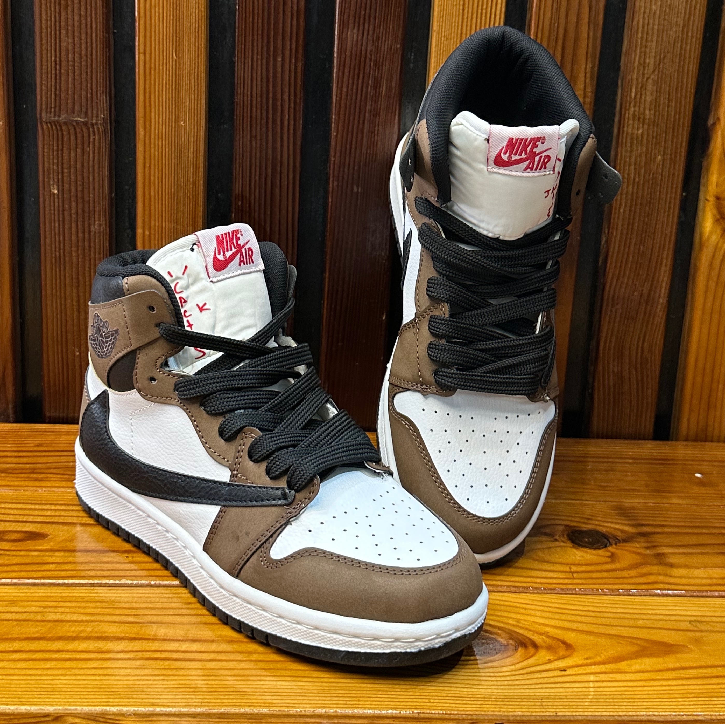 نایک ایر جردن 1 ساقدار تراویس اسکات قهوه ای (Nike air jordan 1 high travis Scott cactus Jack brown)
