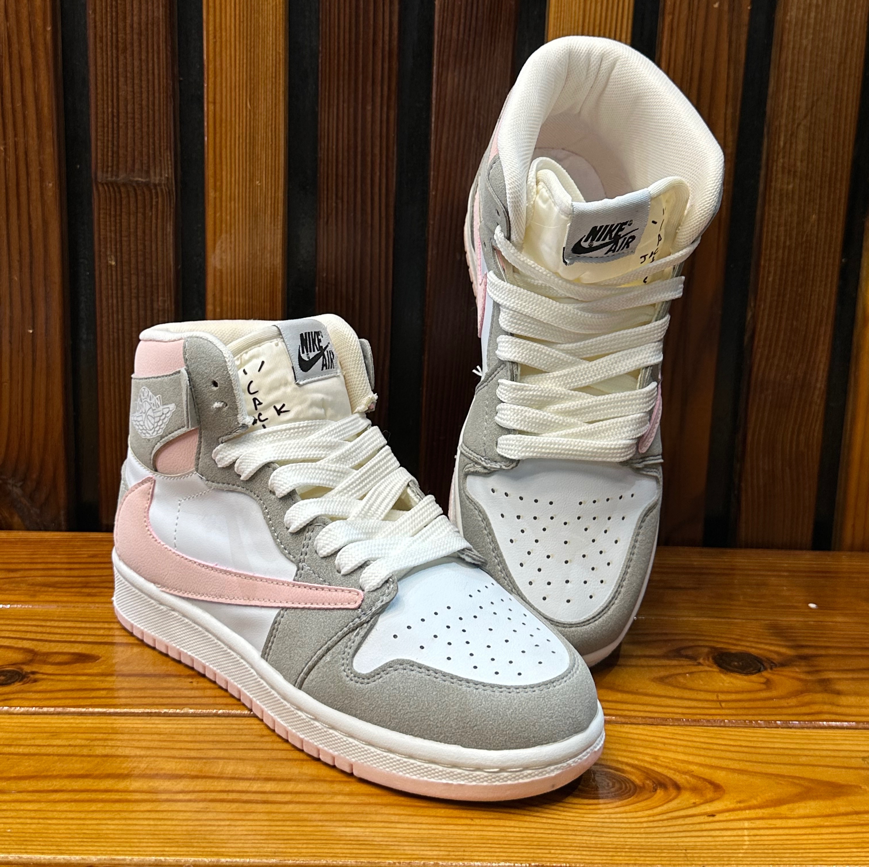 نایک ایر جردن 1 ساقدار تراویس اسکات طوسی صورتی ( Nike air jordan 1 high travis Scott cactus Jack brown)