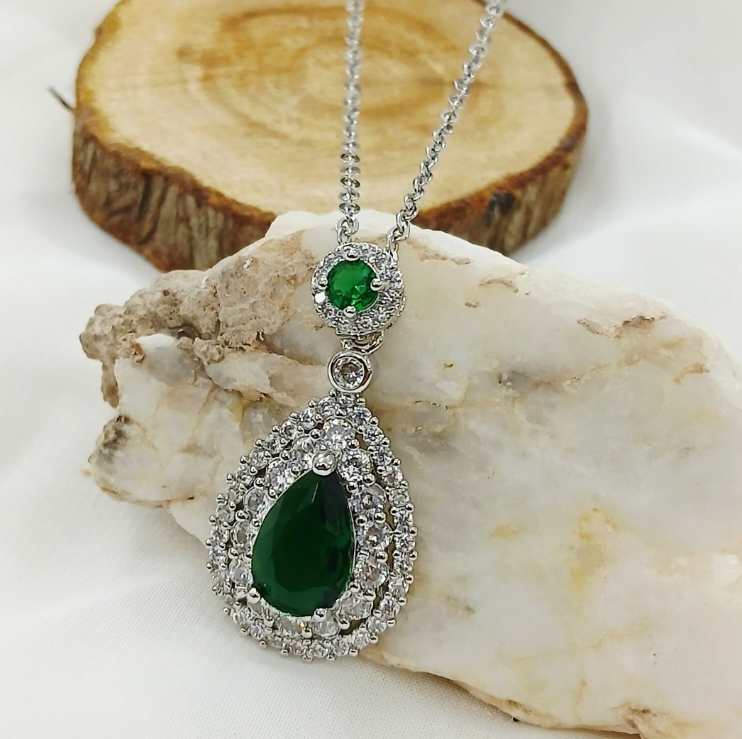 گردنبند زنانه اشکی سبز طرح نقره خاص و شیک