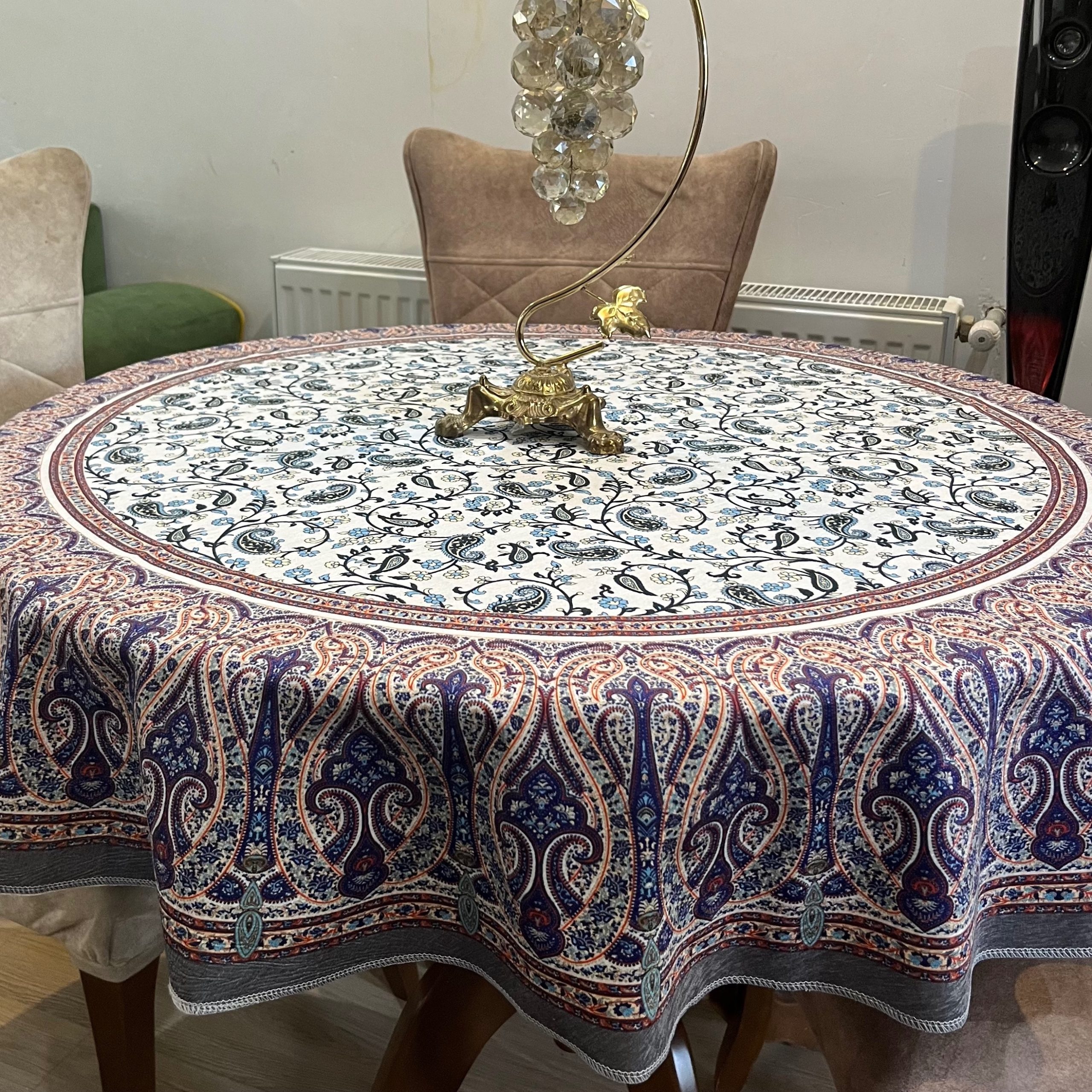 رومیزی گرد مخمل شانل طرح آبی