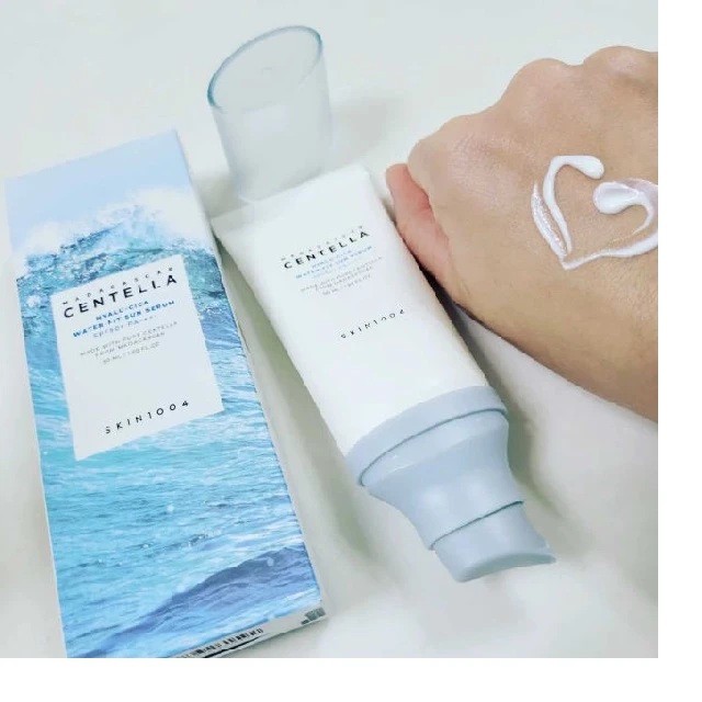 کرم ضد آفتاب بدون رنگ سانتلا SPF 50 مدل Water Fit Sun Serum مناسب پوست های نرمال، حساس و خشک حجم 50 میلی لیتر