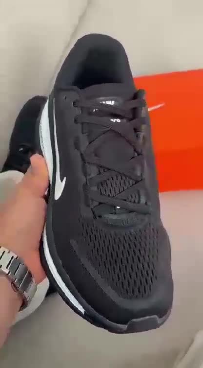 نایک ومرو 18 مشکی سفید nike vomero 18