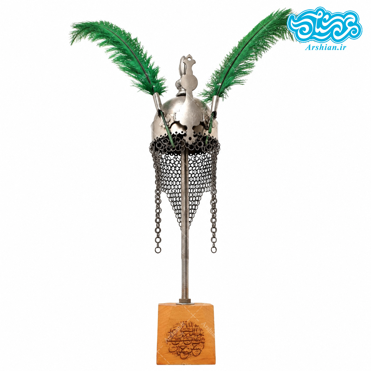 تندیس کلاه خود فلزی با پایه چوبی