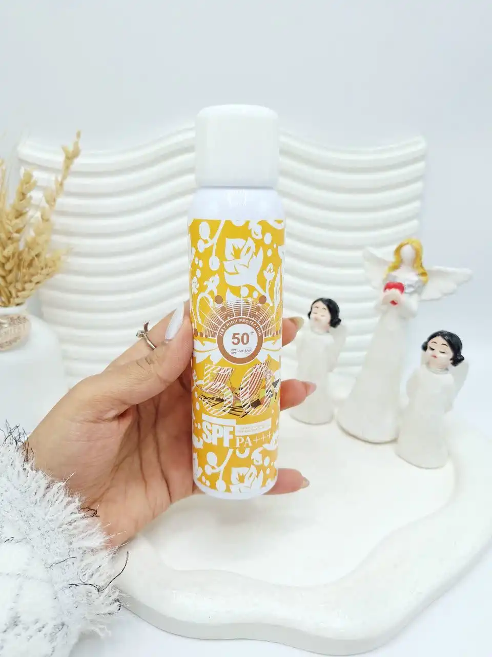 اسپری ضدآفتاب spf 50 بیرنگ و سبک یارا (بدنه زرد)