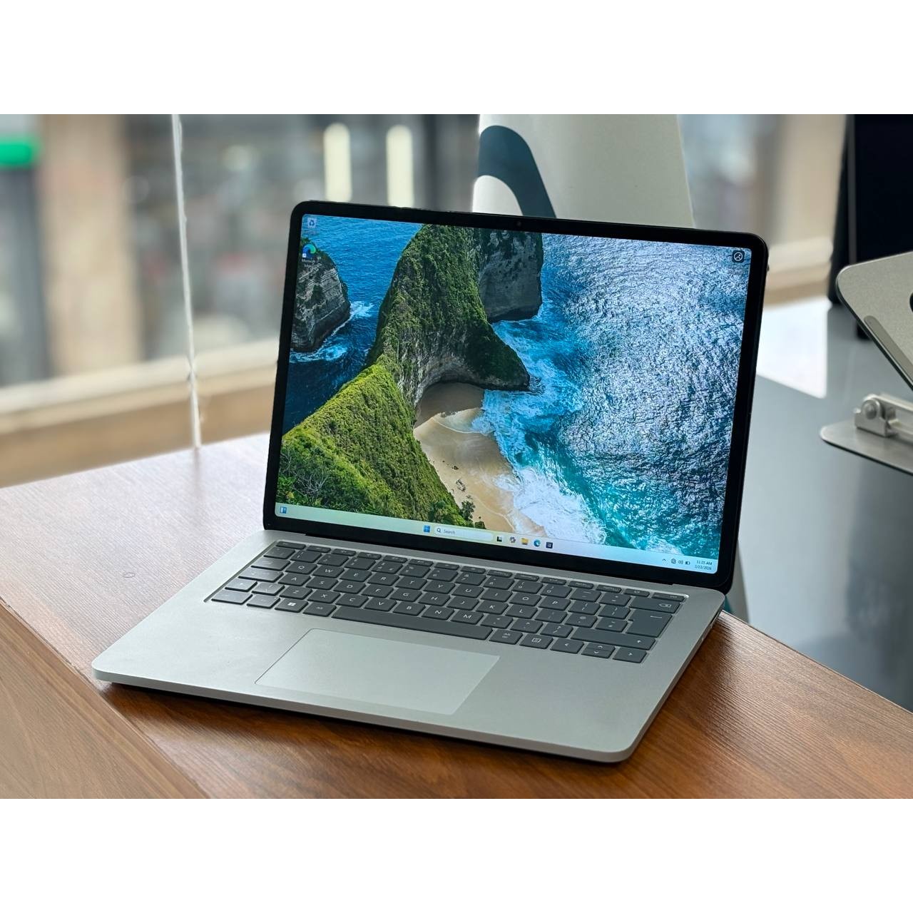 لپتاپ Microsoft surface laptop studio 1 i7-11370H 32gbddr4 1Tbssd 4gb-rtx 3050Ti 14 1 2K touch