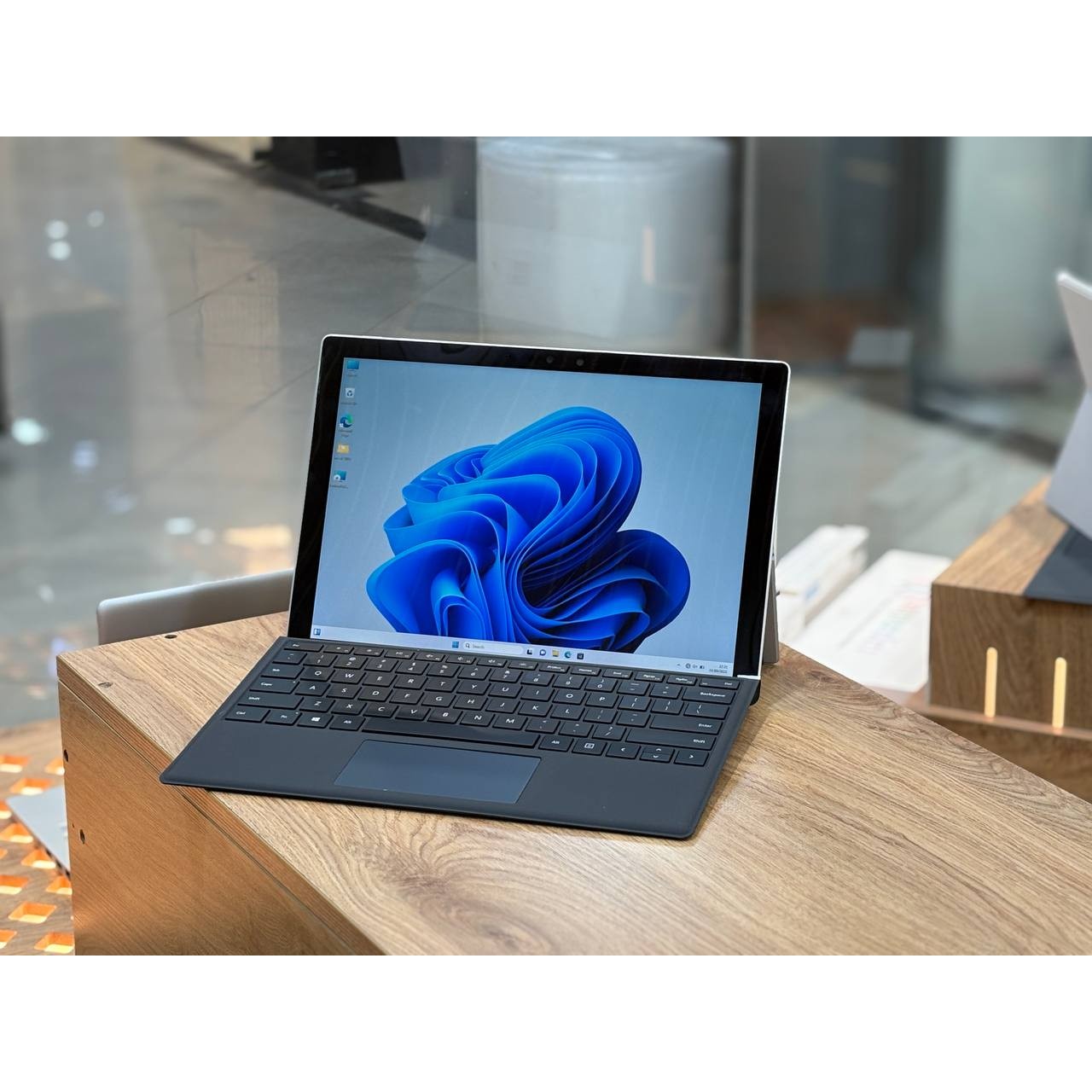 لپ تاپ Microsoft SURFACE PRO 7 I5-1135G7 16GB ddr4 256GB ssd Intel IRIS XE 12.3 inch 2K Touch