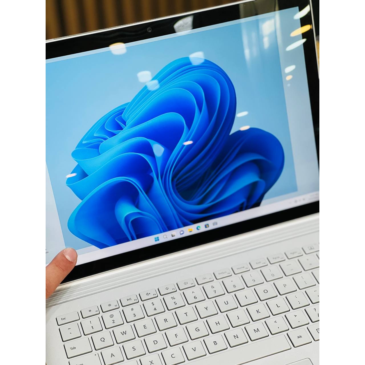 لپ تاپ Microsoft SURFACE BOOK 2 I7-8650U 16GB ddr4 1TB ssd 2GB 1050 13.5 inch 3K Touch