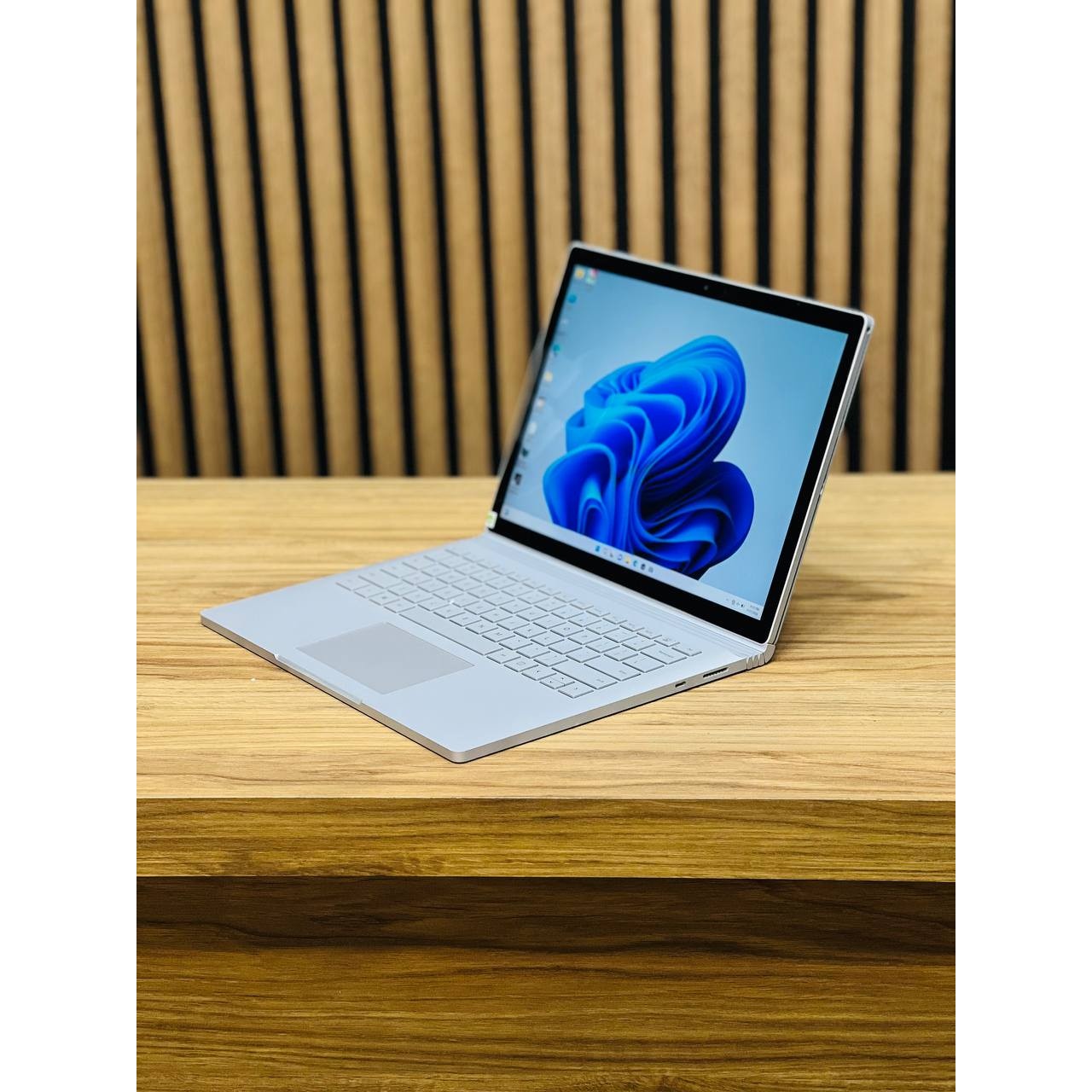 لپ تاپ Microsoft SURFACE BOOK 2 I7-8650U 16GB ddr4 1TB ssd 2GB 1050 13.5 inch 3K Touch