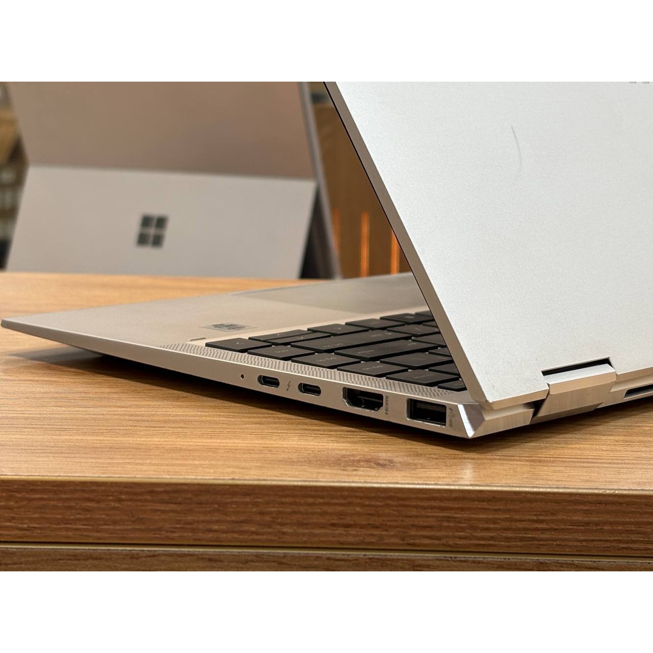 لپتاپ HP elite book 1040 G8 i5-1145G7 16gbddr4 256gbssd Intel iris xe 14 1 inch FHD touch x360