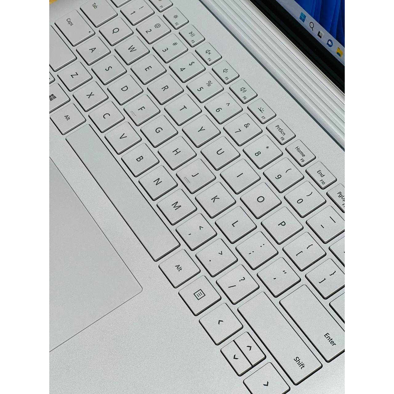 لپ تاپ Microsoft SURFACE BOOK 2 I7-8650U 16GB ddr4 1TB ssd 2GB 1050 13.5 inch 3K Touch