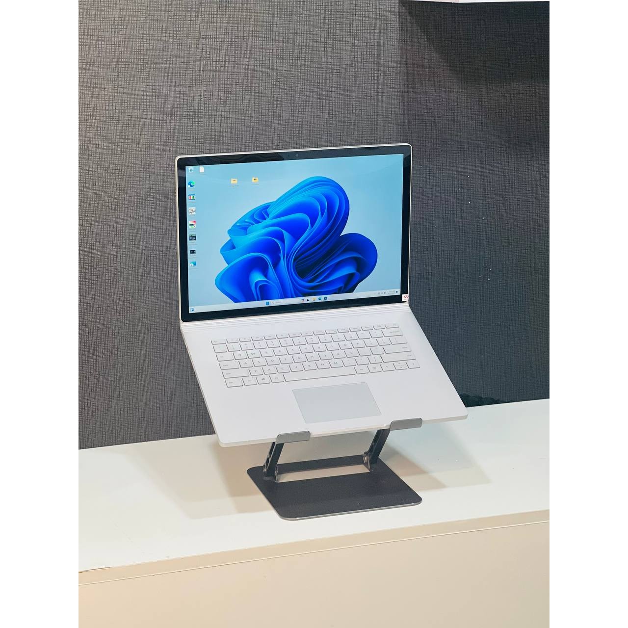 لپ تاپ هیبریدی Microsoft Surface Book 2 i7 8650U 16GB ddr4 512GB SSD 6GB GTX 1060 15 inch 4K Touch