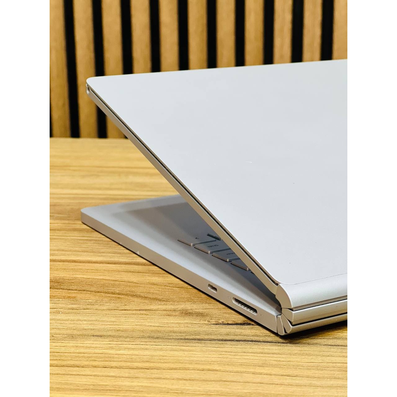 لپ تاپ Microsoft SURFACE BOOK 2 I7-8650U 16GB ddr4 1TB ssd 2GB 1050 13.5 inch 3K Touch